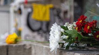 Το μόνο που ξέρουμε να κάνουμε είναι να κλαίμε ﻿και μετά να γυρίζουμε πλευρό