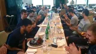 Τούρτα-έκπληξη στον «Παπ» (Vid)