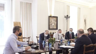 Σύσκεψη υπό τον Μητσοτάκη για την οπαδική βία - Ανακοινώνονται μέτρα