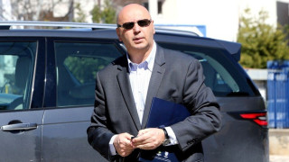 «Πυρά» Μονεμβασιώτη κατά Κλάτενμπεργκ: «Να σηκωθεί να φύγει»