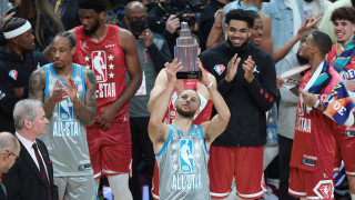 ΝΒΑ: Ασύλληπτος Κάρι επισκίασε τον τρομερό Αντετοκούνμπο στο All Star Game