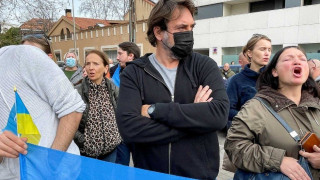 Ο Χαβιέρ Μπαρδέμ σε διαμαρτυρία στη ρωσική πρεσβεία της Μαδρίτης