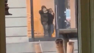 Άμστερνταμ: Ένοπλος κρατάει ομήρους στο κατάστημα της Apple