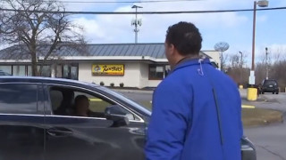 Viral: Μάνα πήγε να δει τον γιο της ενώ έκανε ρεπορτάζ