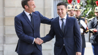 Αποθέωσε Ζελένσκι ο Μακρόν: «Είναι το πρόσωπο της ελευθερίας και του θάρρους»