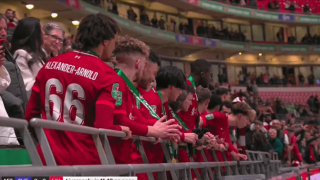 Έφτυσε μια τσίχλα και βρήκε... μπελάδες ο Τσιμίκας