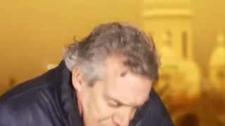 Πόλεμος Ρωσίας - Ουκρανίας: Η στιγμή που σκάει ρουκέτα πίσω από δημοσιογράφο!