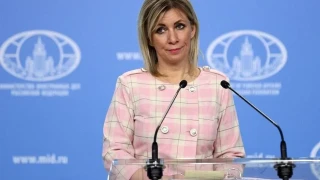 Σφοδρή επίθεση και απειλές Ζαχάροβα στην Ελλάδα: «Στο τέλος τα όπλα θα στραφούν και κατά των Ελλήνων»