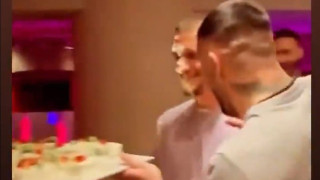 Πασχαλάκης: Ρίχνει τούρτα στα μούτρα συμπαίκτη του στον ΠΑΟΚ και ξεκαρδίζεται στα γέλια (VIDEO)