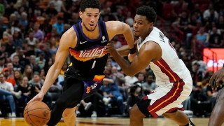 ΝΒΑ: Μήνυμα τίτλου των Σανς – Θηρίο ο Αντετοκούνμπο διέλυσε τους Χοκς