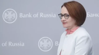 Ελβίρα Ναμπιουλίνα: Η έμπιστη τεχνοκράτης του Πούτιν και οι… καρφίτσες στο πέτο