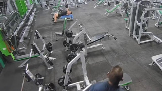 Γυμναστήριο-σοκαριστικό ατύχημα: Έπεσε στο κεφάλι του αλτήρας βάρους 20 κιλών!