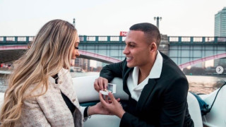 Εντυπωσιακή πρόταση γάμου για τον Ζαμπά στο Λονδίνο με... πανό!