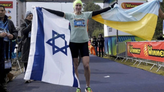 Συγκλονιστική ιστορία: Ουκρανή πρόσφυγας κέρδισε τον μαραθώνιο του Ισραήλ - Ο άντρας της πολεμάει