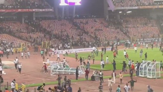 Ποδοσφαιρικός... μεσαίωνας: Νεκρός ο γιατρός του Νιγηρία-Γκάνα μετά την εισβολή οπαδών