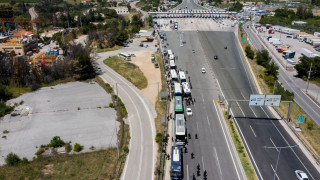 Ασπρόμαυρη τρέλα στο δρόμο για την Αθήνα