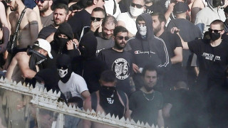 Με μπλουζάκι ΠΑΟΚ Club Καρδίτσας o Κλάους ανάμεσα στους οπαδούς του Δικεφάλου