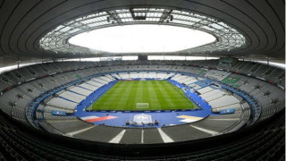 Champions League: Εντυπωσιακό γκράφιτι έξω από το Stade de France