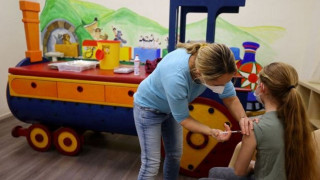 Ξεσπούν οι Γερμανοί παιδίατροι για την ευλογιά των πιθήκων: «Τρομοκρατούν σκόπιμα την κοινή γνώμη»