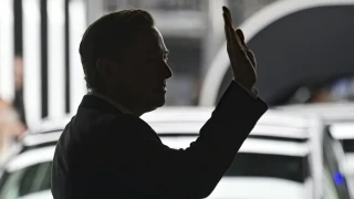 Έλον Μασκ για τηλεργασία στελεχών της Tesla: «Γυρίστε στο γραφείο ή φύγετε»