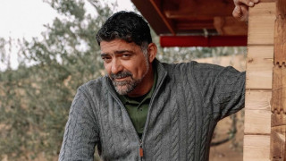 Μιχάλης Ιατρόπουλος: Εγκατέλειψε την Αθήνα, σε ποιο νησί εγκαταστάθηκε