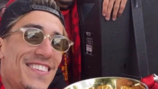 Λίβερπουλ: Παρέλασε με ανοικτό λεωφορείο παρά την απώλεια του Τσάμπιονς Λιγκ