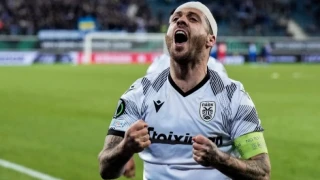 Ανανεώνει ο Βιεϊρίνια με γενναία μείωση αποδοχών