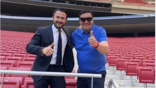 Είναι προφανές ότι ο Καρυπίδης δεν θέλει κάποιον ανάμεσα σ' αυτόν και τον Μπούργος