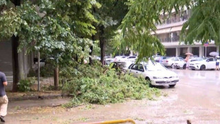 Θεσσαλονίκη-Χαλκιδική: Καταστροφές από μπουρίνι - Φωτιά από κεραυνό