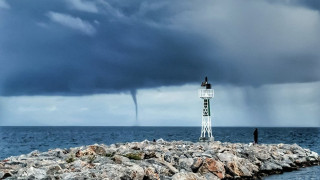Εντυπωσιακό φαινόμενο με υδροστρόβιλο στη Χαλκιδική!