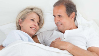 Σεξ μετά τα 50 – Τι δυσκολεύει τις γυναίκες