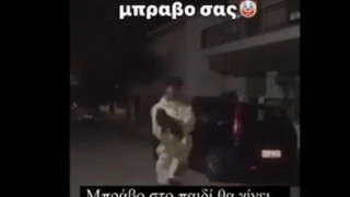 Κομοτηνή: Ανήλικος πετά στον αέρα ένα γατάκι και το κλωτσά πριν αυτό προσγειωθεί