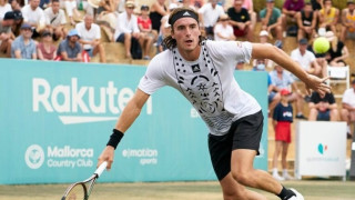 Ο Τσιτσιπάς πέρασε στον επόμενο γύρο του ATP 250 της Μαγιόρκα