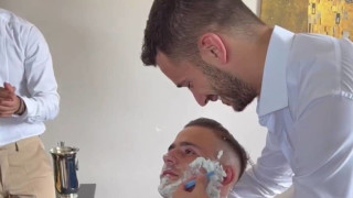 Ξυρίζεται και ετοιμάζεται για τον γάμο ο Πέλκας (pics)