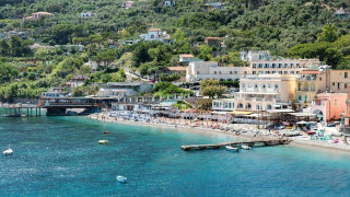 Ιταλία: Πόλη επιβάλει πρόστιμο έως και 500 ευρώ για όσους κυκλοφορούν με μαγιό