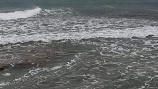 Θεσσαλονίκη: Λαχτάρα για 14χρονο σε παραλία-Έκανε SUP και παρασύρθηκε από ρεύματα (vid)