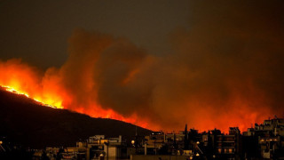 Ανεξέλεγκτη η φωτιά στην Πεντέλη: Νύχτα εφιάλτης, δεκάδες τα μέτωπα -Ποιες περιοχές εκκενώθηκαν