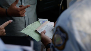 Κιλκίς: Πώς οδηγός παρέσυρε αστυνομικό που πήγε να του κόψει κλήση-Βίντεο ντοκουμέντο