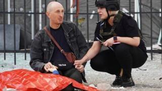 Χάρκοβο: Πατέρας αρνείται να αποχωριστεί τον νεκρό γιο του