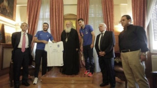 Στον αρχιεπίσκοπο οι διεθνείς