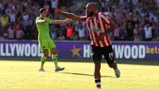 Πάρτι της Μπρέντφορντ με καλεσμένο... την τραγική Γιουνάιτεντ