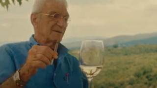 Η εμφάνιση του Μπουτάρη σε τραπ βιντεοκλίπ συνοδεία κρασιού και.. όχι μόνο