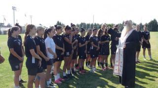 Αγιασμός στις γυναίκες του ΠΑΟΚ από τον «παπα-Χρήστο» πριν το ματς με τη Σουόνσι