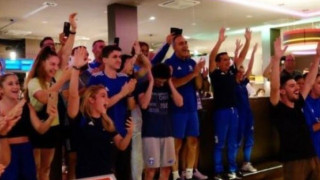 Στεφανίδη: «Όοοοολε» και αποθέωση στην υποδοχή της στο ξενοδοχείο!