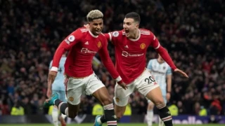 Τεράστια νίκη για Μάντσεστερ Γιουνάιτεντ, 2-1 τη Λίβερπουλ