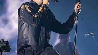 Πασίγνωστος τραγουδιστής κατηγορείται για σεξουαλικές παρενοχλήσεις