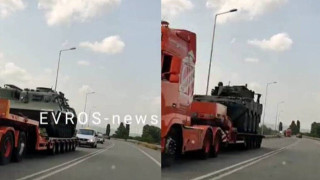 Έβρος: Λαχτάρησαν οι κάτοικοι - Γέμισαν νταλίκες με άρματα μάχης οι δρόμοι