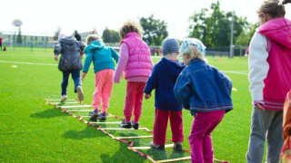 Τι αλλάζει στο επίδομα παιδιού: Αναλυτικά τα ποσά ανά τέκνο