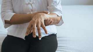 Νόσος Πάρκινσον: 10 σημάδια που μαρτυρούν ότι νοσείτε