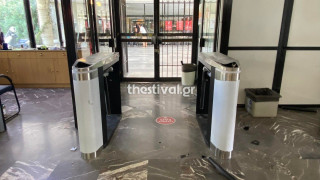 Παρελθόν τα τουρνικέ από κτήριο διοίκησης του ΑΠΘ- Τα έκαναν κομμάτια διαμαρτυρόμενοι φοιτητές